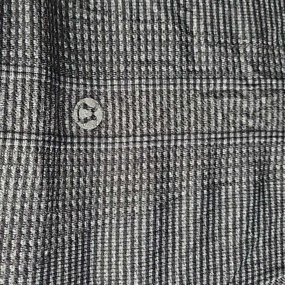Women's Lululemon Size 4 Swiftly Tech Black/Grey Stripe Thumbholes - Picture 3 of 5